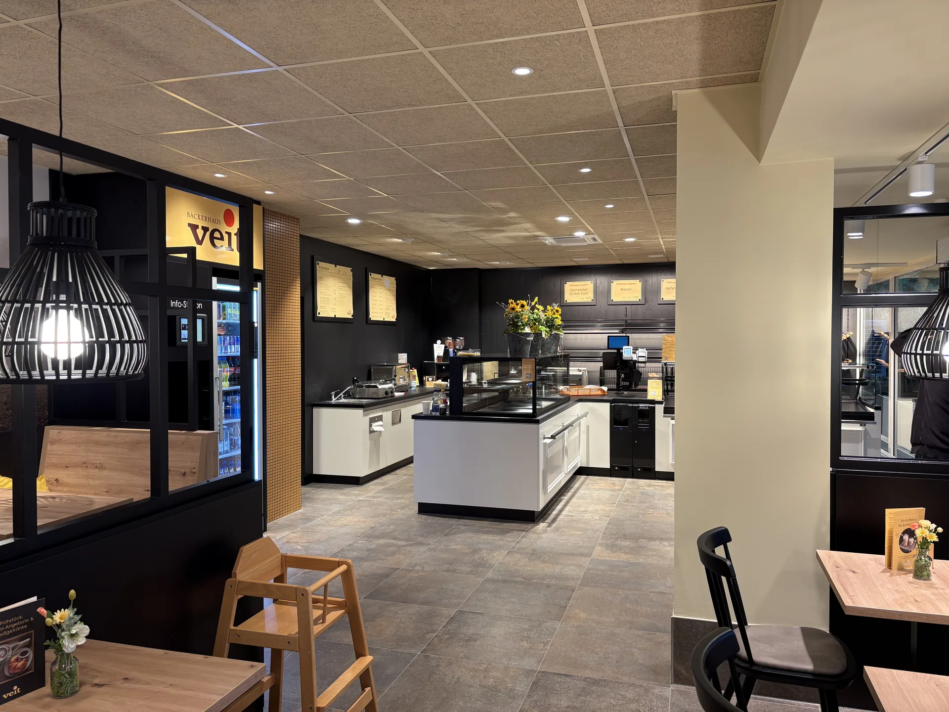 Elektroinstallation in einem Gewerbeprojekt - Café und Gastronomie durch Das ElektroWerk